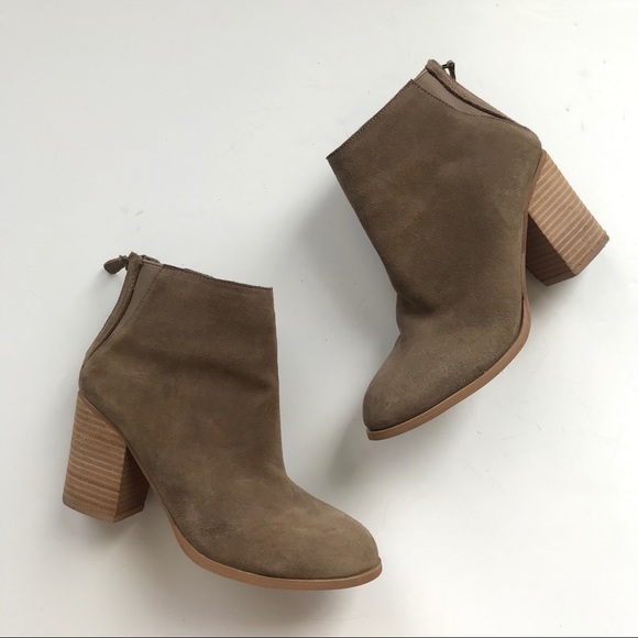 Urban Outfitters Shoes - Urban Outfitters suede classic booties